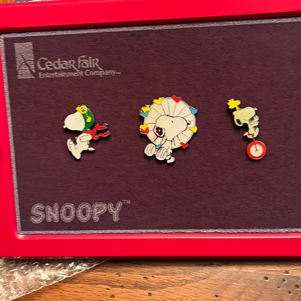 Snoopy collector pins